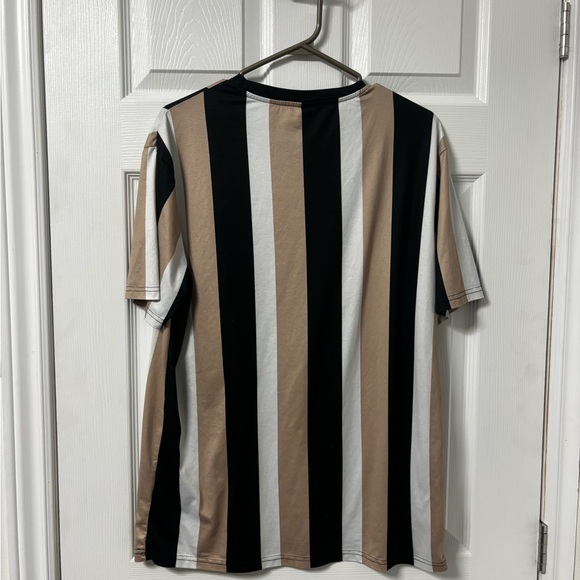 T-Shirt - US L - Picture 2 of 2